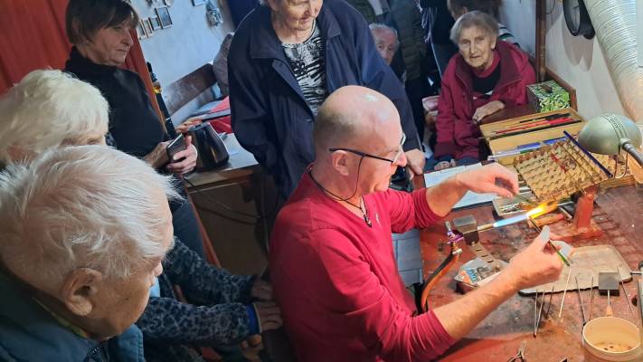 Návštěva sklářské dílny pana M. Košlera ve Vícemilu